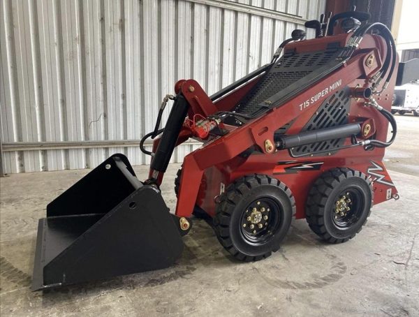 15 HP Mini Loader - Image 5