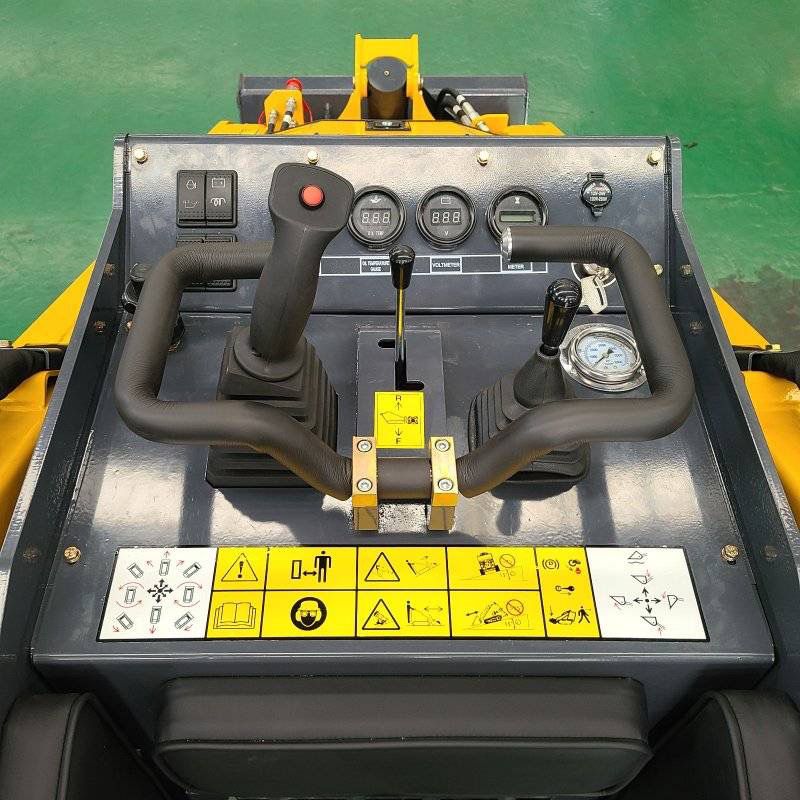 V1000 Mini Skid Steer Loader - Image 3