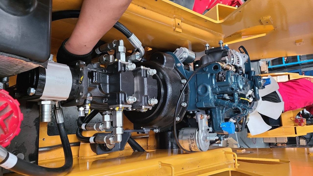 V1000 Mini Skid Steer Loader - Image 4