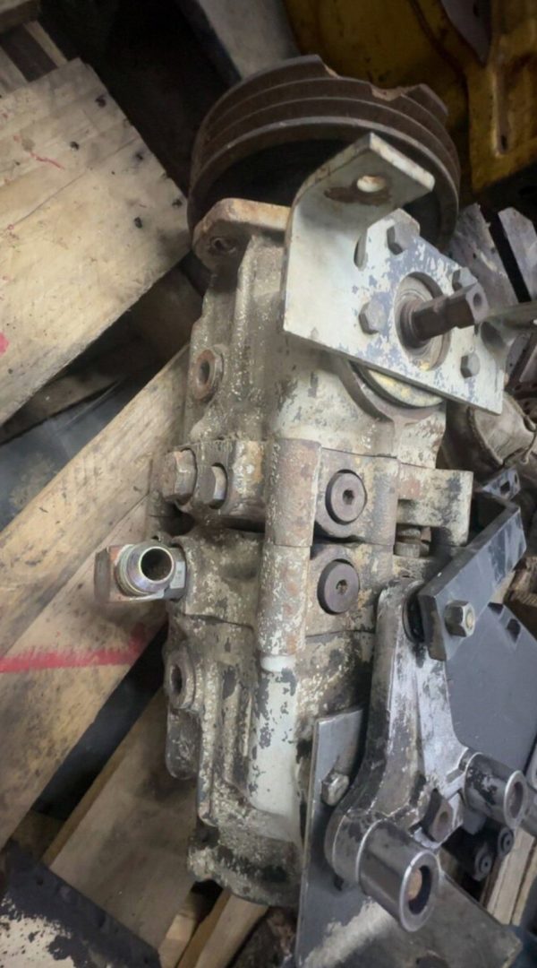 Bobcat 753 hydraulic pump main tandem pump - Image 2