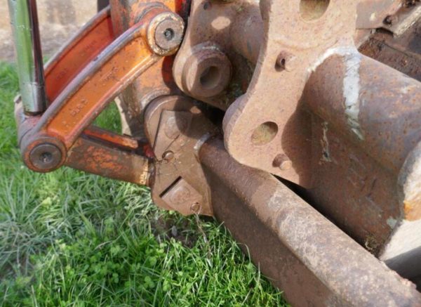 Used Cab for Kubota kx121-2 excavator. - Image 7